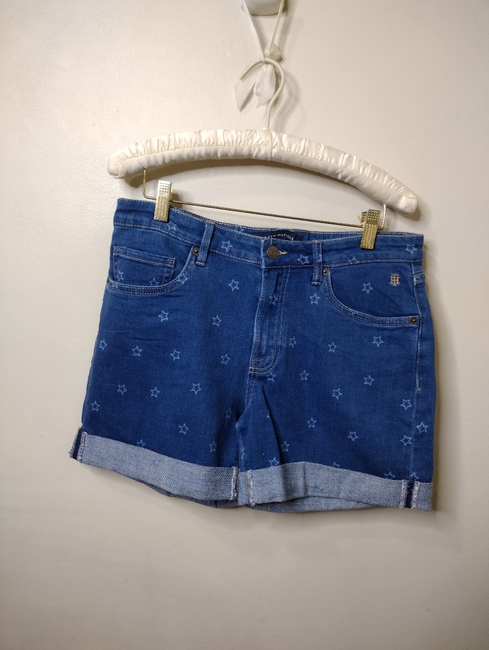 Tommy Hilfiger Greenwich 2022 Star-Printed Cuffed Denim Shorts